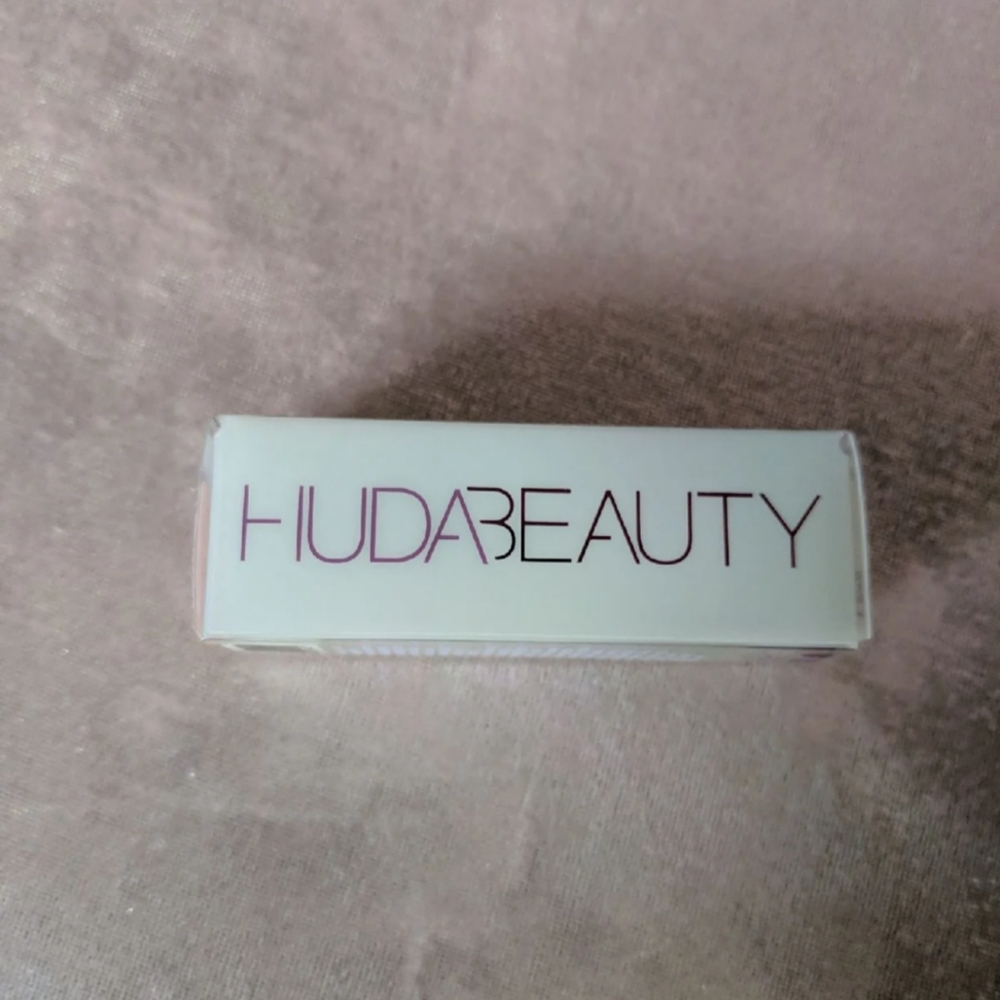 Huda Beauty Sparkly Lip Balm